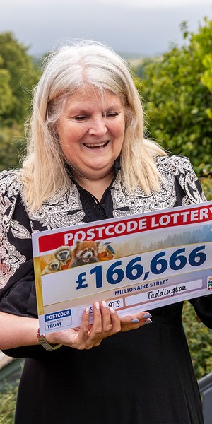 Catherine Heathcote with her winning cheque