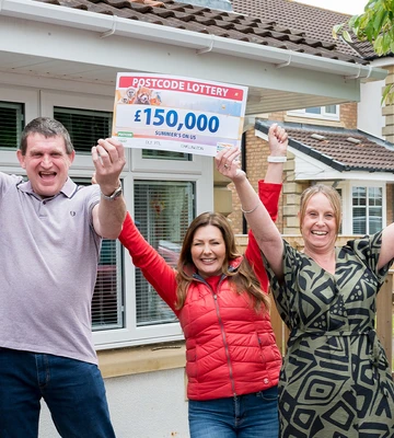 CHEQUE IT OUT: Nadene and Paul with Presenter Judie McCourt