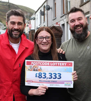 BANKS CASH IN: Dumbfounded couple Rebecca and Gareth Banks also bag £83,333