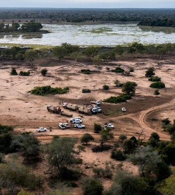 Peace Parks Foundation received £800,000 in funding, raised by our players, towards the translocation of ten more black rhinos to Zinave