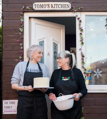 GREAT RICHES BAKE OFF: Lauren and Andrea get back to work