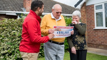 Presenter Danyl Johnson surprised Geoffrey and Jenny with the £111,111 prize!