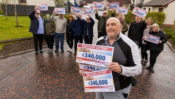 Street Mates: Bridge of Earn winners celebrate together