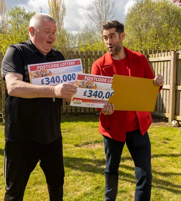 Two Much!: Stewart can't take in double cheque presented by Presenter Matt